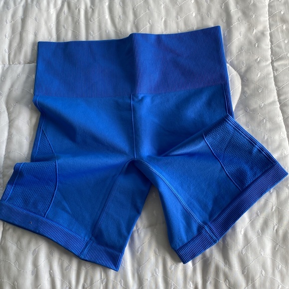 Lululemon Wunder Train High Rise Short - 6 inch length - Picture 2 of 7